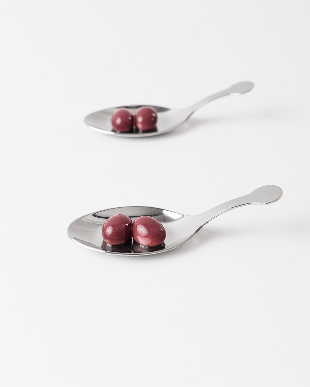 Caviar Drops By Albert Adrià de Azeitonas Pretas